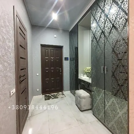 Royal Place 18 *